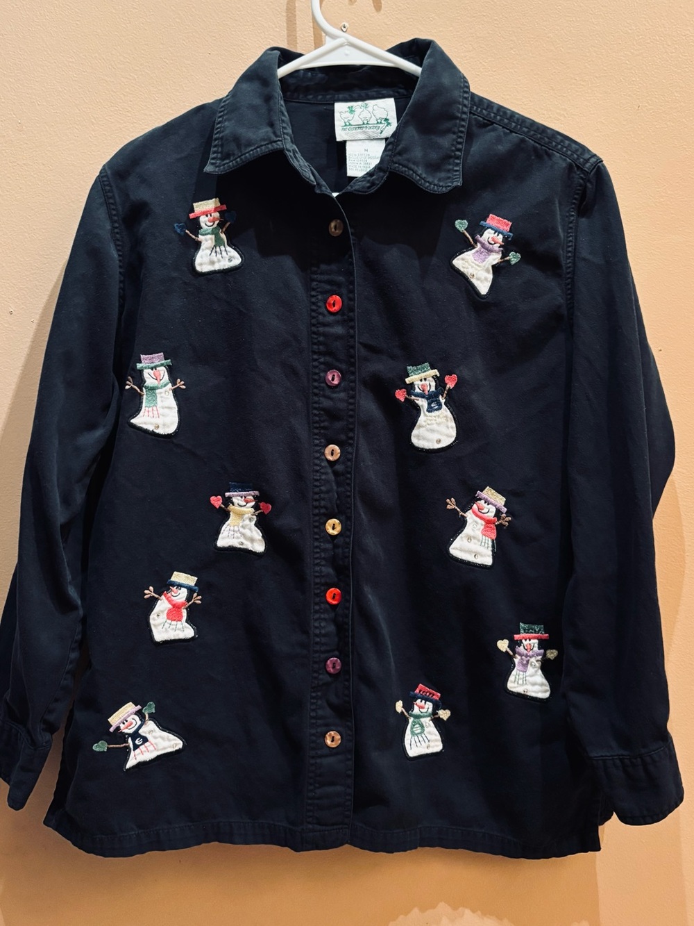 Quacker Factory long-sleeve button-front shirt embroidered holiday snowman Med